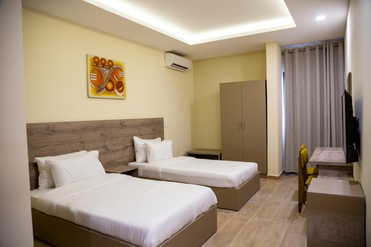 Silver Moon Hotel อาบีจาน ภายนอก รูปภาพ