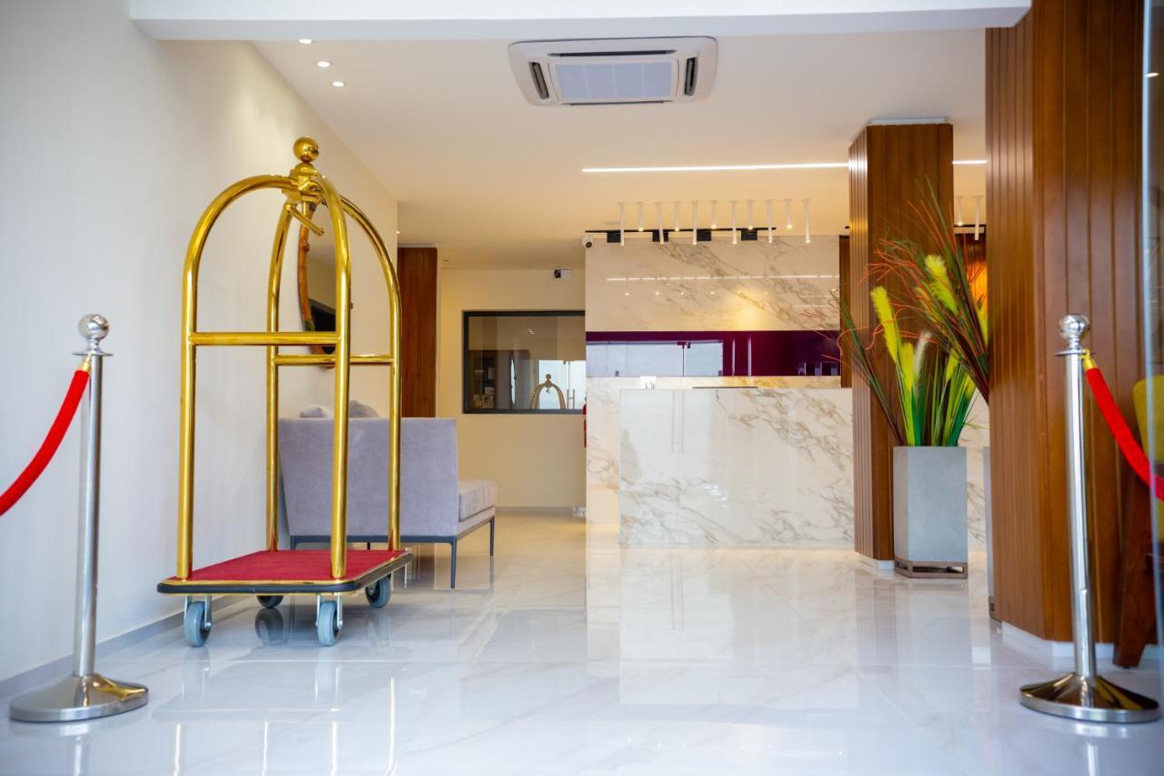 Silver Moon Hotel อาบีจาน ภายนอก รูปภาพ