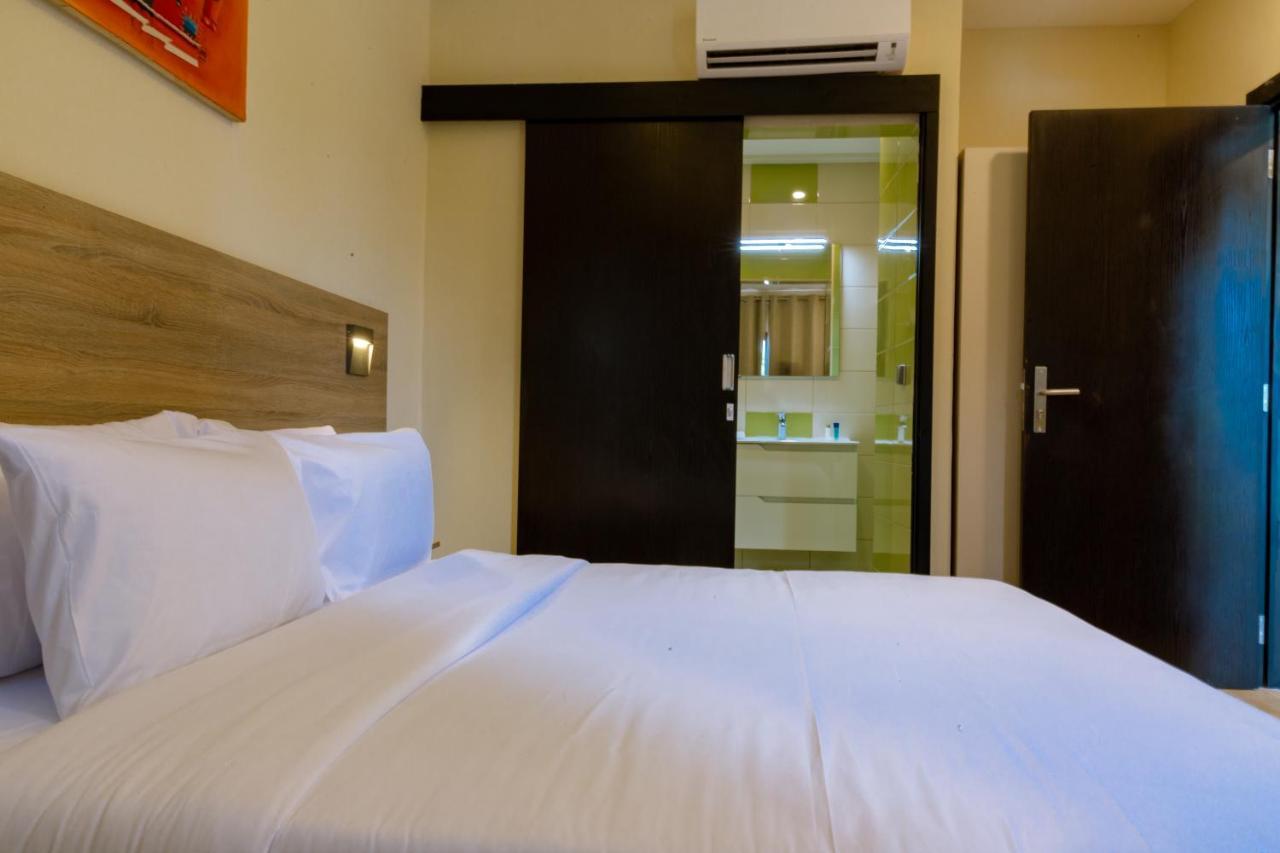 Silver Moon Hotel อาบีจาน ภายนอก รูปภาพ