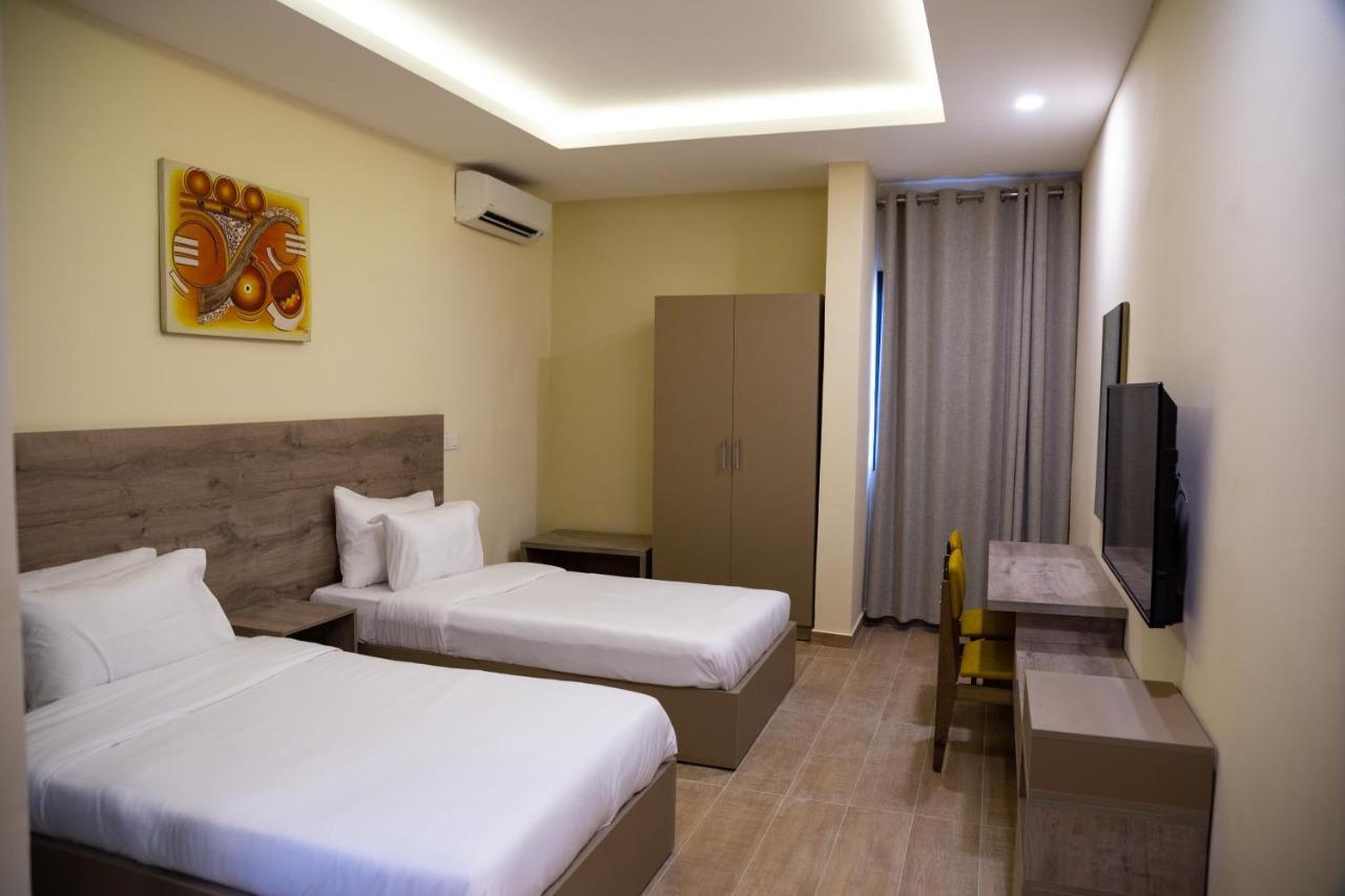Silver Moon Hotel อาบีจาน ภายนอก รูปภาพ