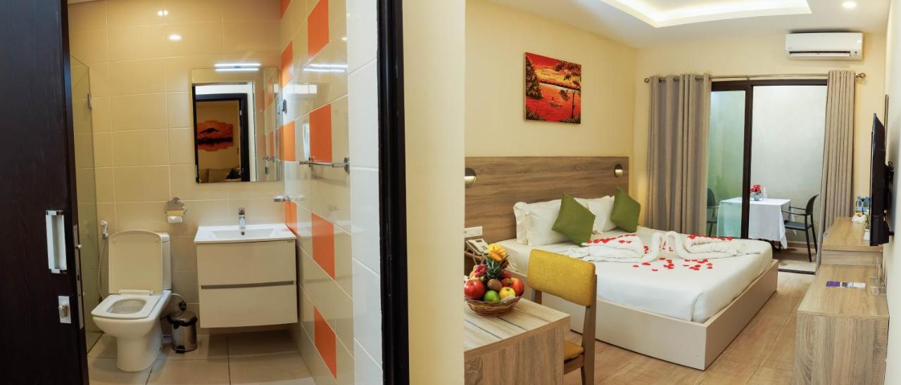 Silver Moon Hotel อาบีจาน ภายนอก รูปภาพ